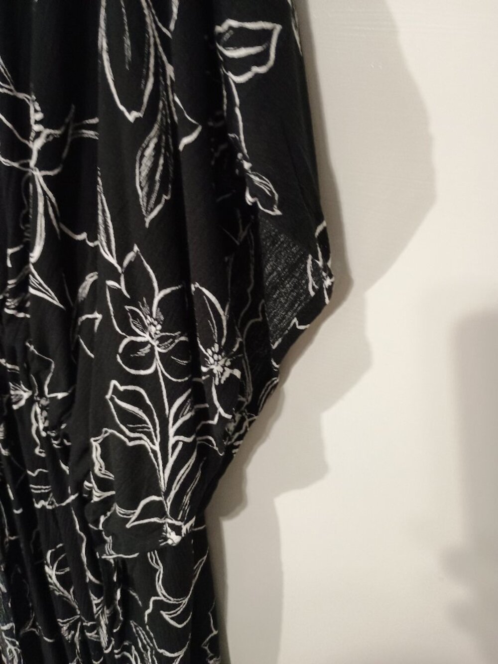 Time and Tru Black Floral Sheer Open Front Kimono Cardigan Women’s L/XL NWT - Picture 5 of 6